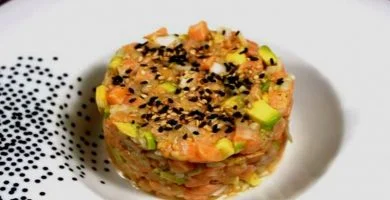 tartar de salmón y aguacate