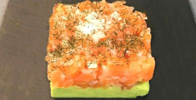 tartar de salmon con crema de aguacate